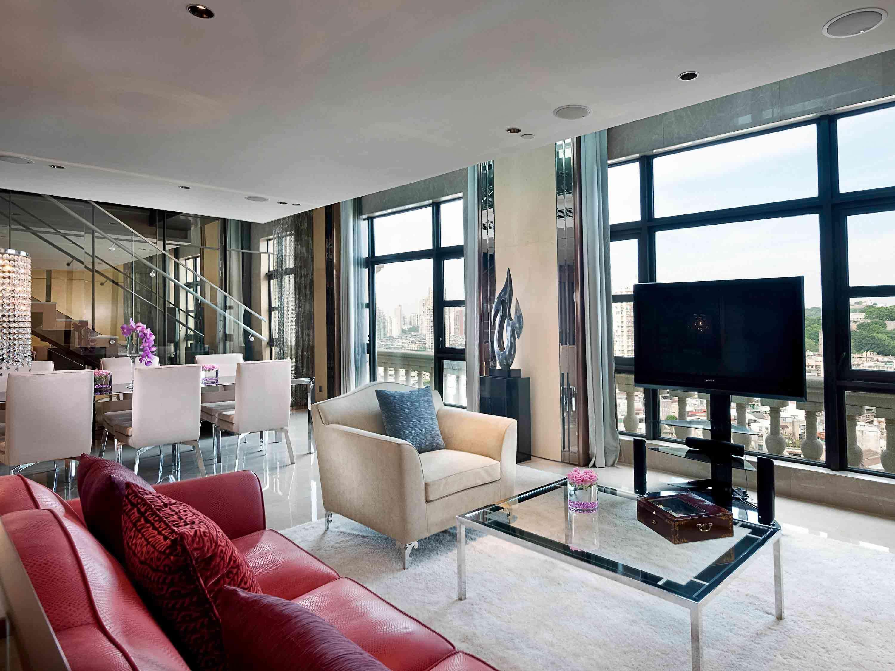 Sofitel Macau At Ponte 16 Exterior foto The living room of a three-bedroom suite