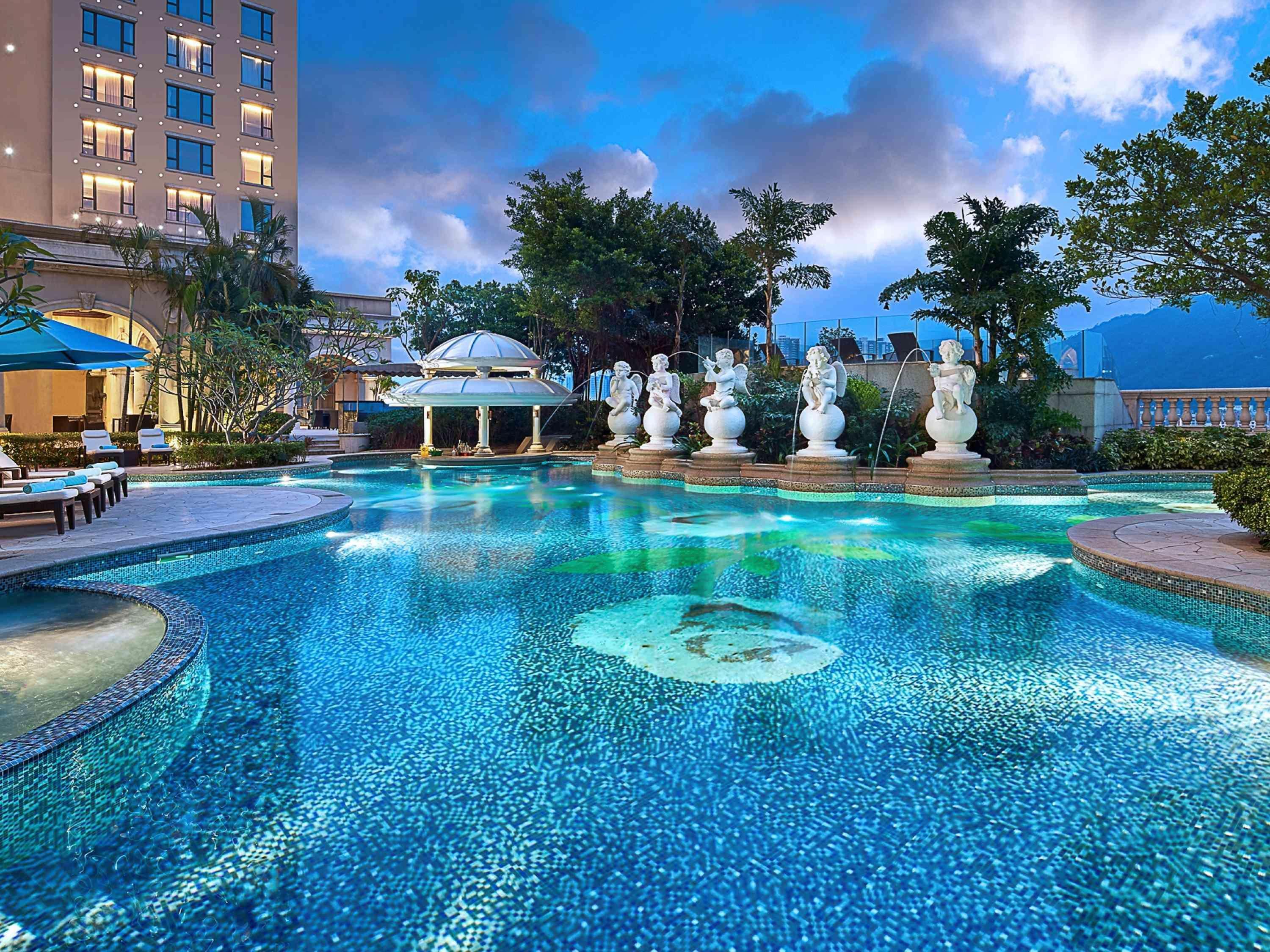 Sofitel Macau At Ponte 16 Exterior foto The pool at the hotel