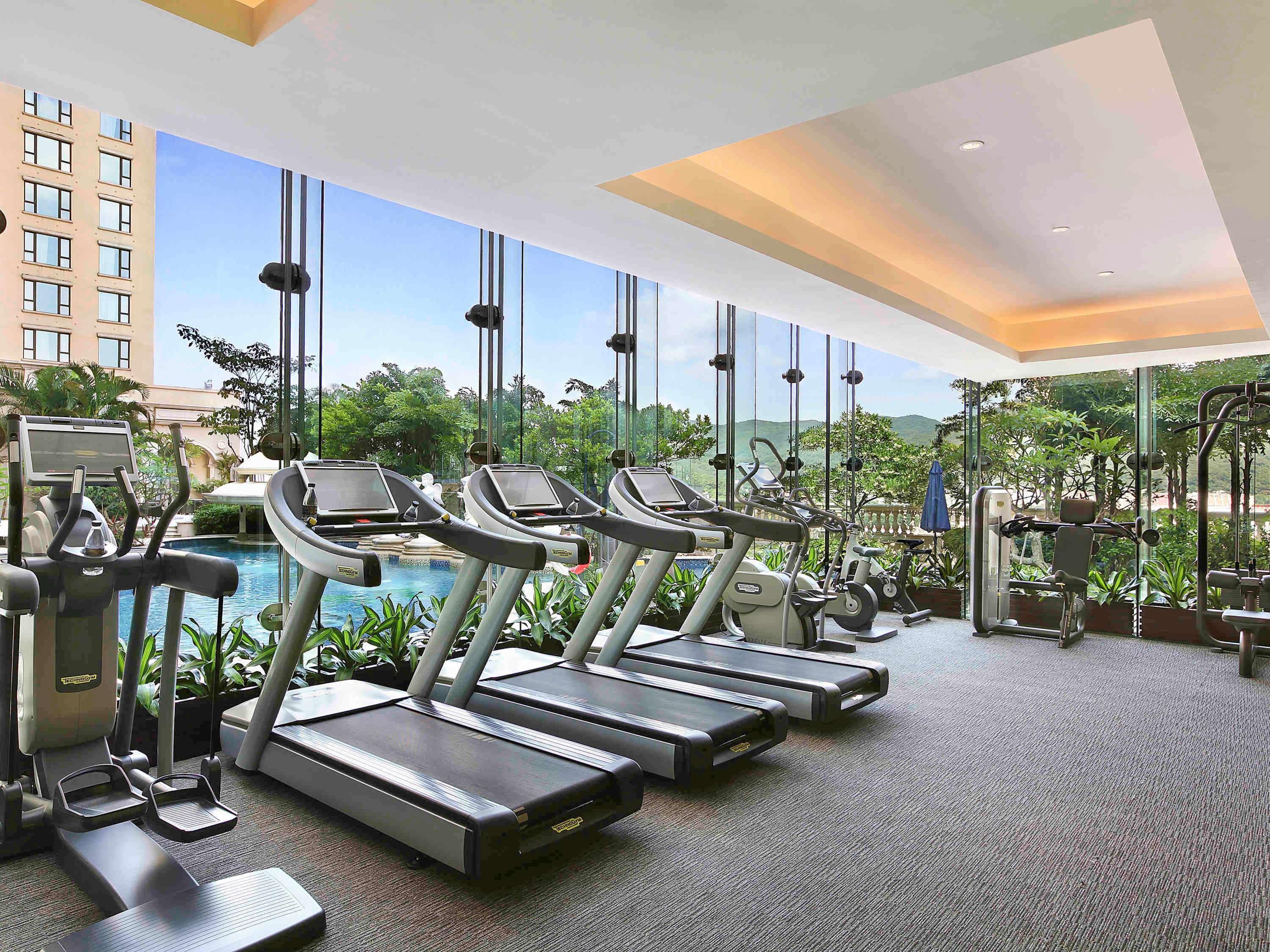 Sofitel Macau At Ponte 16 Exterior foto The gym at the hotel