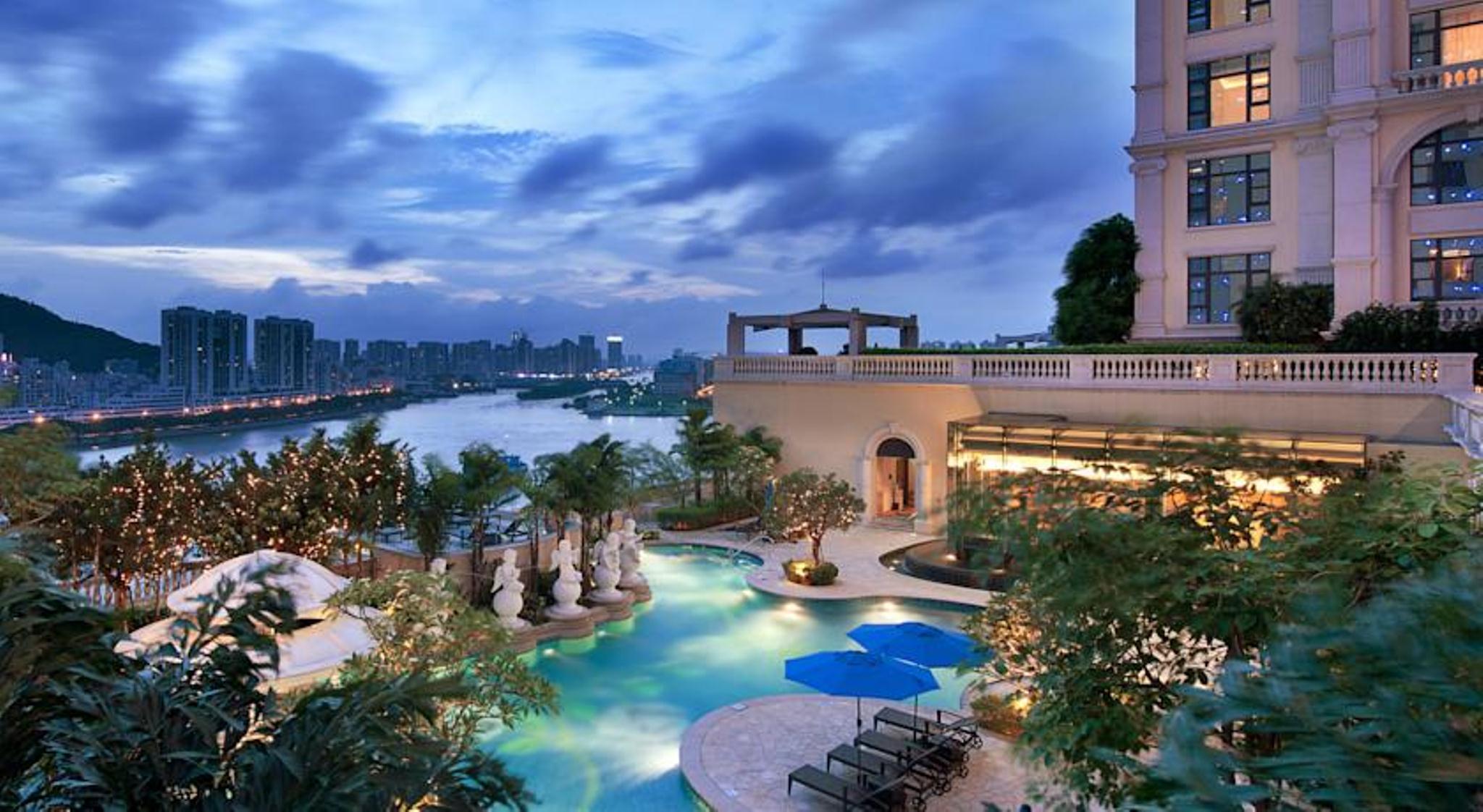 Sofitel Macau At Ponte 16 Exterior foto The pool at the hotel