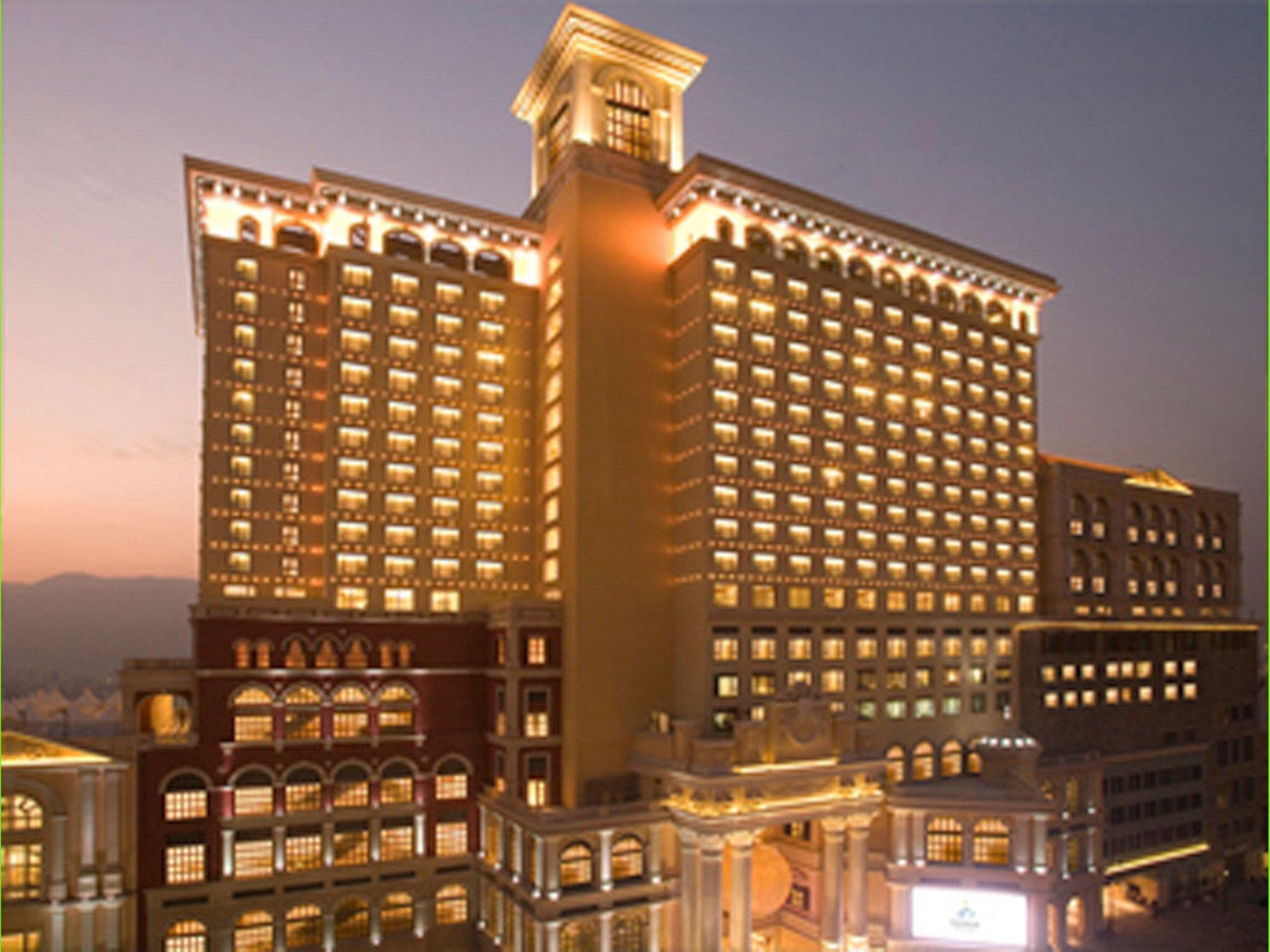 Sofitel Macau At Ponte 16 Exterior foto The hotel at night