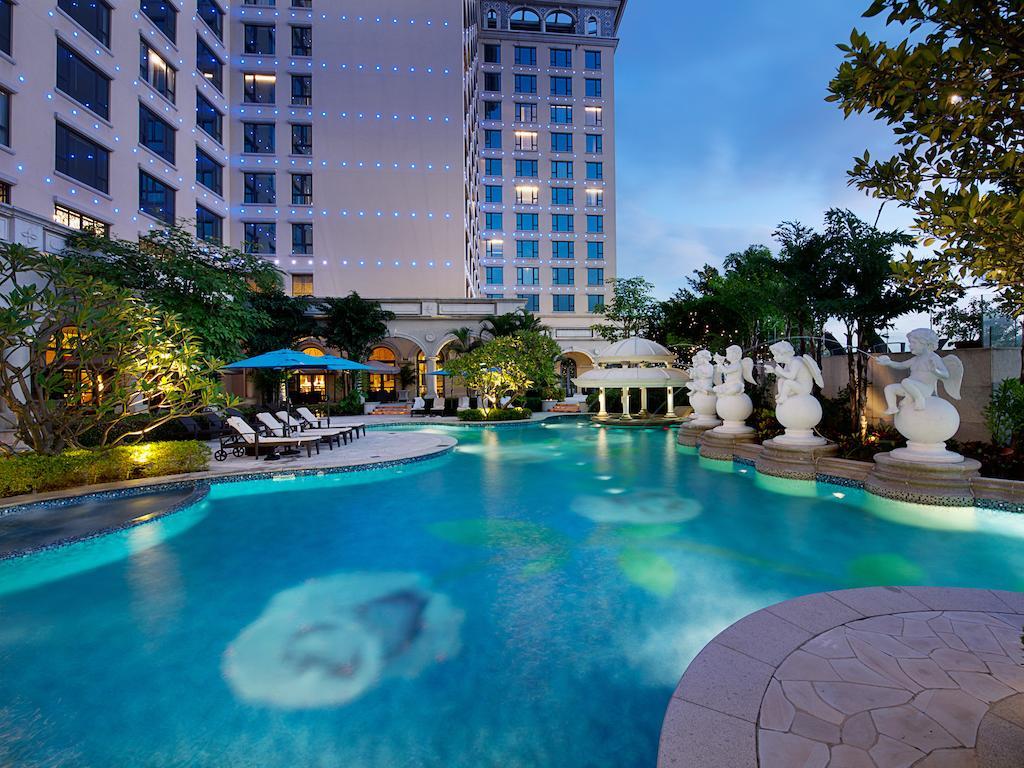 Sofitel Macau At Ponte 16 Exterior foto The swimming pool at the hotel