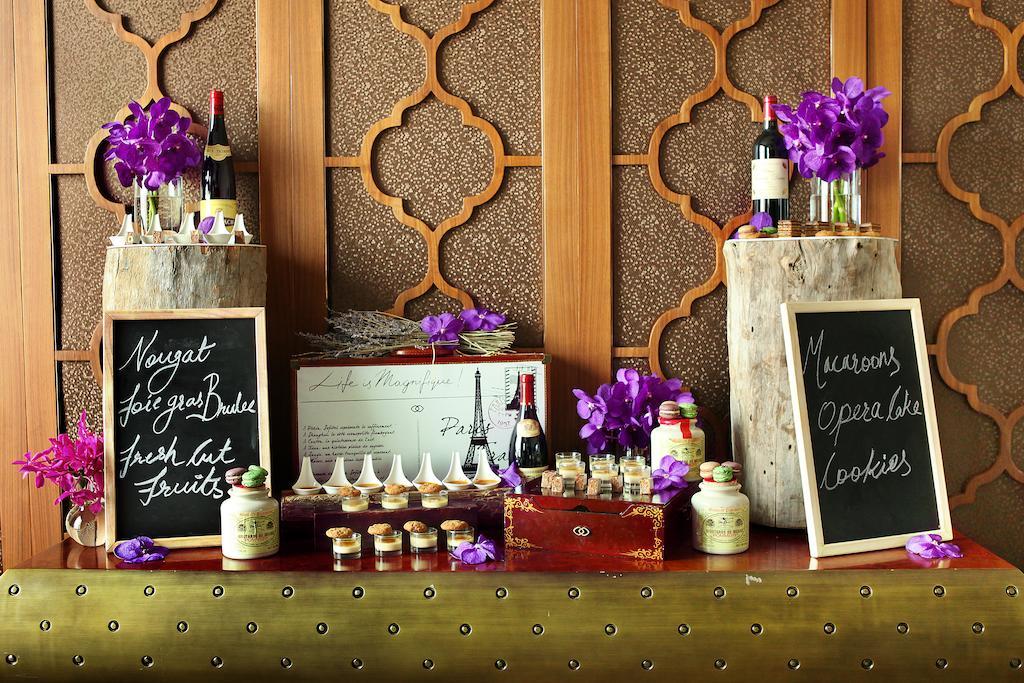 Sofitel Macau At Ponte 16 Exterior foto A selection of Thai desserts